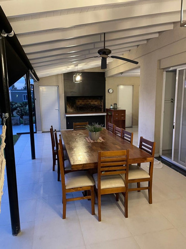 Venta Casa 6 Ambientes La Cesarina Pileta Climatiz