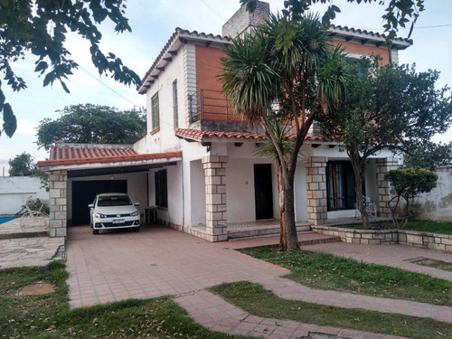 Hermoso Chalet En Venta (735m2) A 8min. Del Centro