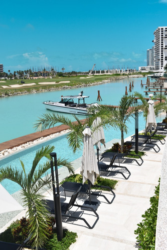 Departamento En Venta En Cancún, La Vela, Con Muelle Propio