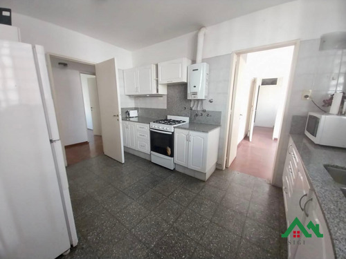 Departamento En Venta Piso Entero, 4 Dormitorios, Cochera En Nueva Córdoba Apto Crédito
