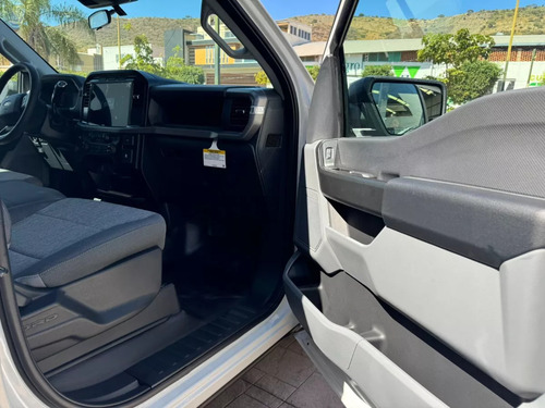 Ford F-150 2024 4x2 V6