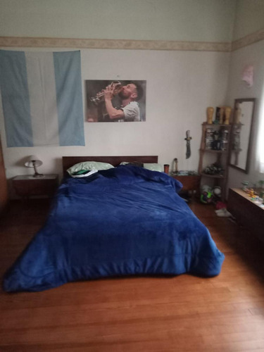 Vivienda Ph Al Frente De 3 Ambientes Con Entrada De Auto Y Jardín.