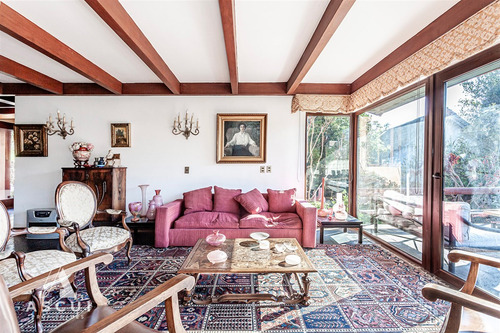 Casa De Dos Pisos En Los Dominicos Antiguo, Las Condes