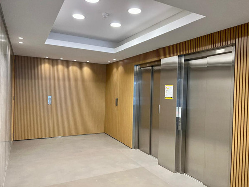 Alquiler Oficina 75m2 Piso Alto - C 2 Divisiones De Blindex Open Space.