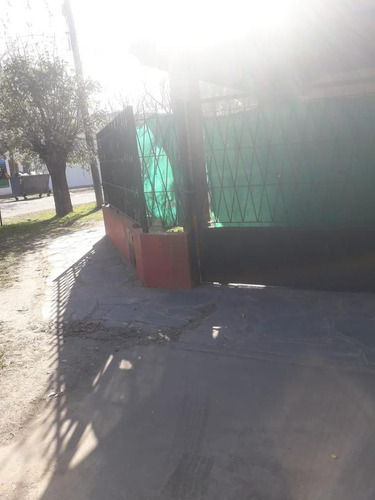 Casa En Alquiler - 2 Dormitorios 1 Baño - 90mts2- Manuel B Gonnet