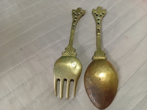 Lote 2 Piezas Talladas Decorativas Realizadas En Bronce 16cm Dorado Oscuro (Usado)