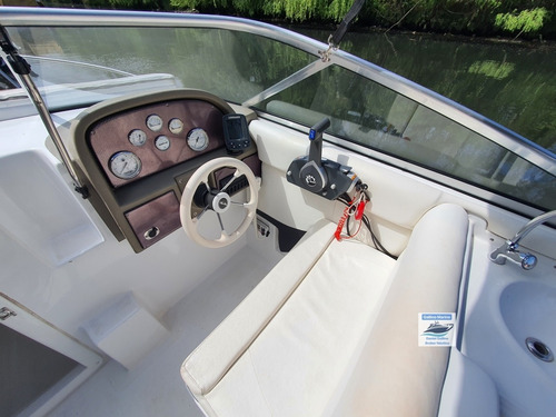 Imagen 9 de 25 de Lancha Naval Center 210 Cuddy Evinrude 135 Hp V6 Ecológico