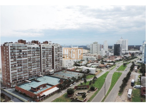 Imagen 17 de 30 de Torre De 5 Estrellas, A Pasos De Av Gorlero, Espectacular Apartamento A Estrenar De Dos Dormitorios En Suite, Baño Social, Living Comedor,cocina