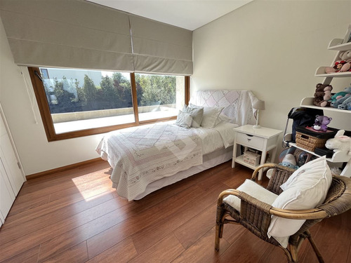 Casa En Venta De 4 Dorm. + Sala Estar En Chicureo P. Roj