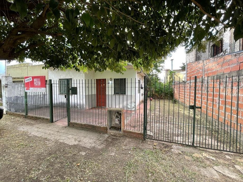 Casa A Reciclar; Venta; 2 Dor; Cocina Comedor Y Gge Pasante Oportunidad