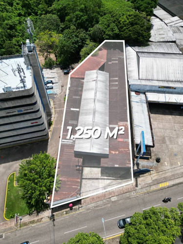Galpón En Venta En La Avenida Cuatricentenaria