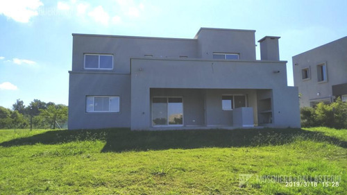 Imagen 2 de 15 de Lindísima Casa Moderna En El Cantón!