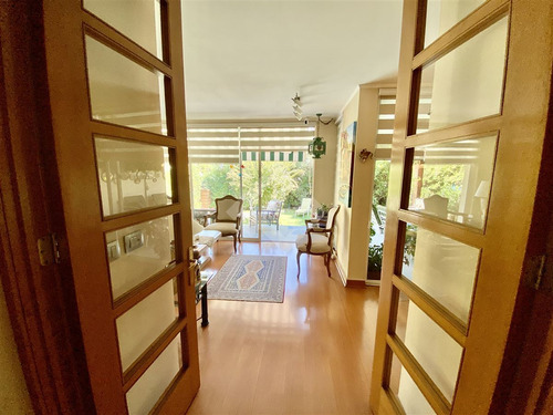 Casa En Venta De 4 Dorm. En La Reina