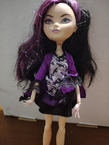Ever After High Getting Fairest Queen Doll (Usado)