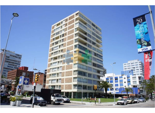 Sobre Calle 20 Y A Pasos De Todo!! - Ref : Eqp4476