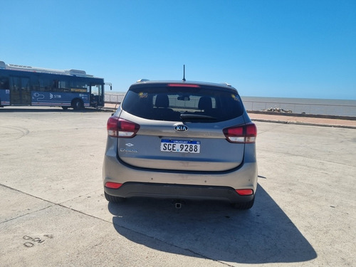 Imagen 6 de 20 de Kia Carens 2018 2.0 Ex 6abg 7pas At