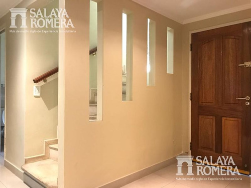 Imagen 3 de 19 de Casa En Venta 6 Ambientes En Amplio Lote Parque Cisneros -