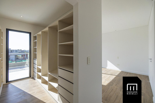 Casa En Venta En Terralagos, Canning