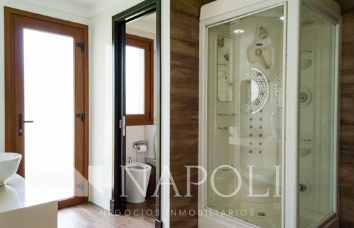 Propiedad En Venta Con Detalles De Categoría, Saint Thomas
