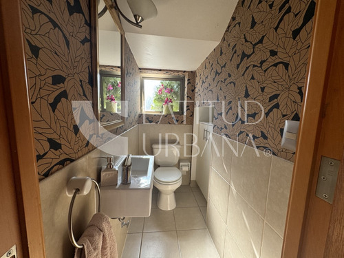Disponible 30 Marzo, Útil 140 M2, Terreno 350 M2. Piscina