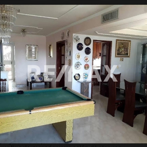 Imagen 7 de 10 de En Venta, Amplio Apartamento Residencial, Av. Bolívar De Lechería, De Cómodo Acceso, Carmelo Albelo 04128592712