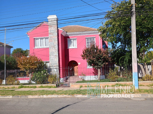 Dos Casas En Gran Terreno Barrio Residencial