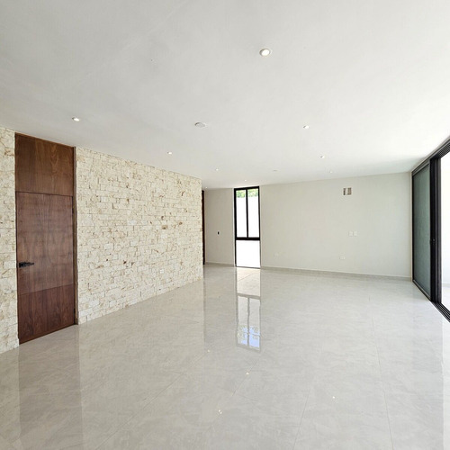 Casa En Venta En Privada Residencial Alura, Cholul.