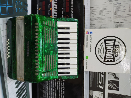 Acordeon Yamaha , 25 Teclas, 12bajos