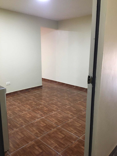 Imagen 1 de 12 de Minidepa De 30 M2 Alt.c.3 Av. La Molina, Incluye Servicios