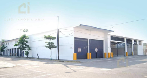 Amplia Bodega En Venta, Cuenta Con Varios Andenes Y Rampas De Acceso Para Carga Y Descarga