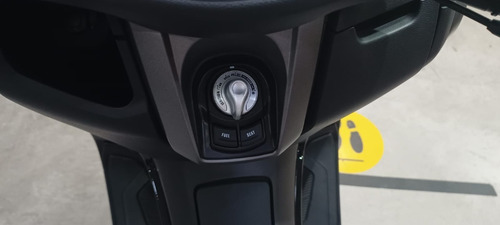 Imagen 8 de 11 de Nmax 155 Connected 2021 0km Negra