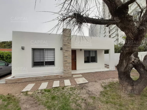 Excelente Casa De Dos Dormitorios En Playa Mansa - Punta Del Este