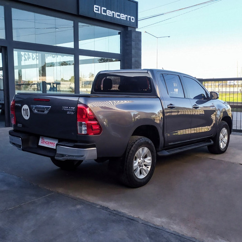 Imagen 7 de 21 de Toyota Hilux 4x2 Dc Srv 2.8 Tdi 6 At