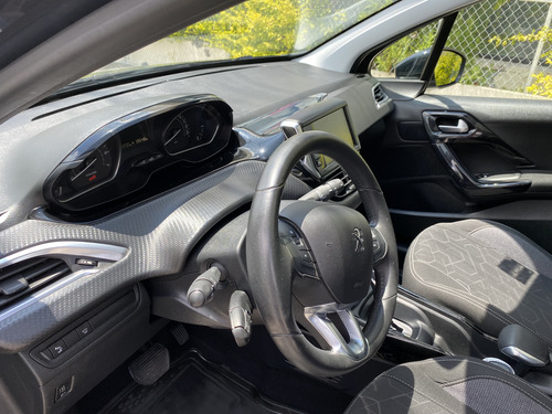 Peugeot 2008 1.2 Puretech Allure Pack