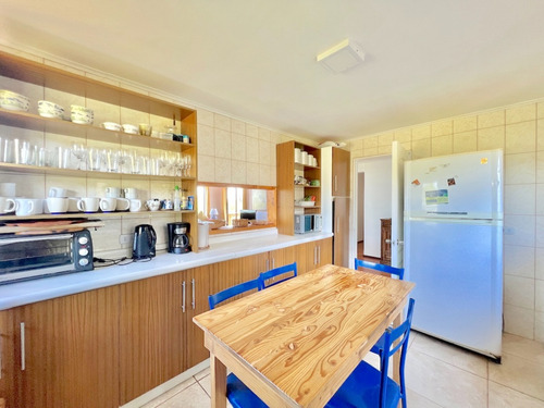 Venta De Interesante Casa A Pasos De Todo, Cachagua