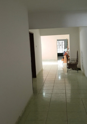 Linda Casa 112m2, No Prado, 2 Quartos, Iluminada, Ventilada