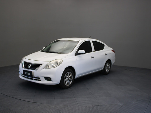 Nissan Versa Extra Full 1.6 Sedan 2012