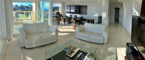 Apartamento En Alquiler Por Temporada De 3 Dormitorios En Playa Mansa