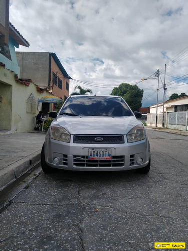 Imagen 2 de 5 de Ford Fiesta Max Automatico