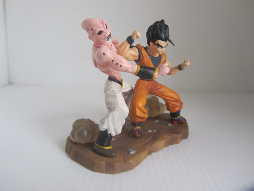 Dragon Ball Gohan Enfrentando A Majin Bu Codazo Mortal