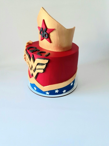Torta Mujer Maravilla Artesanal Wonder Woman Lazo