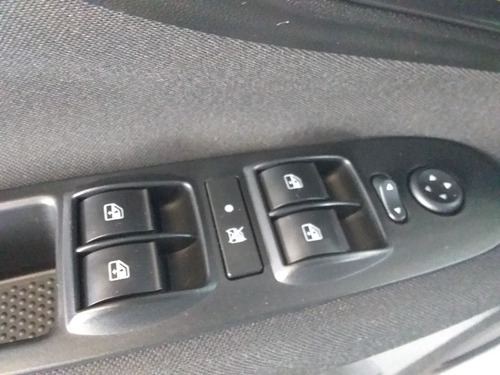 Linea 1.8 Essence 16v Flex 4p Automatizado 80303km