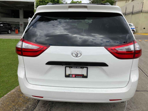 Imagen 8 de 15 de Toyota Sienna 2017 5p Ce V6/3.5 Aut