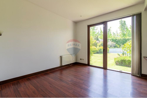 Linda Casa En Lo Barnechea: Espacios Y Comodidad