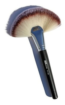 F11 : Large Fan Brush Aoa B-makeup