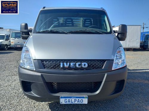 Imagem 2 de 15 de Iveco Daily 35s14 (2019) Carroceria