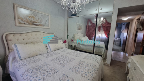 Excelente Piso Con 4 Dormitorios En Pleno Centro De Monte Grande Con Vista Abierta A La Plaza