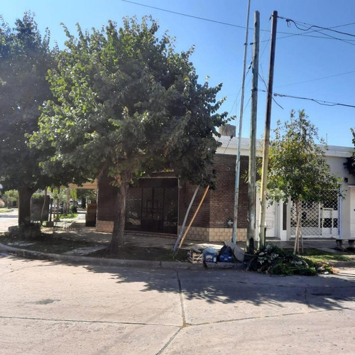 Imagen 2 de 9 de Casa C/locales - Excelente Zona - Haedo - Barrio Guemes