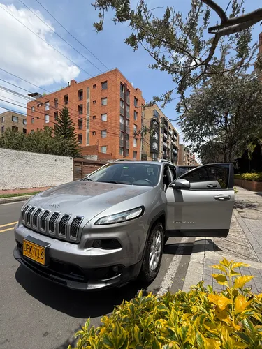 Jeep Cherokee 3.2 Longitude Plus