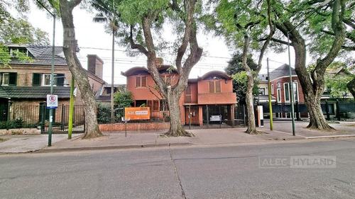 Imagen 2 de 16 de Casa Con Pileta Para Reciclar En Venta En Barrio Parque Aguirre, Acassuso, San Isidro
